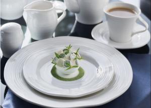 China KX Series 20Pcs Irregular White Porcelain Dinnerware Sets wholesale
