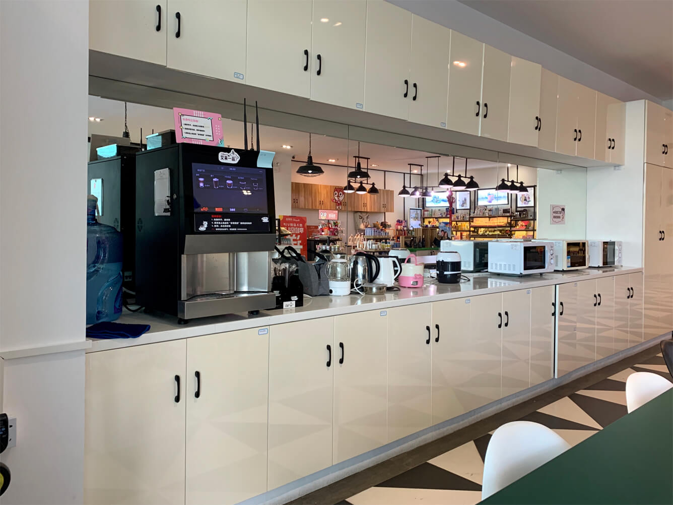 Automatic Coffee Vending Machine With 15.6inch Touch Screen And Remote Control