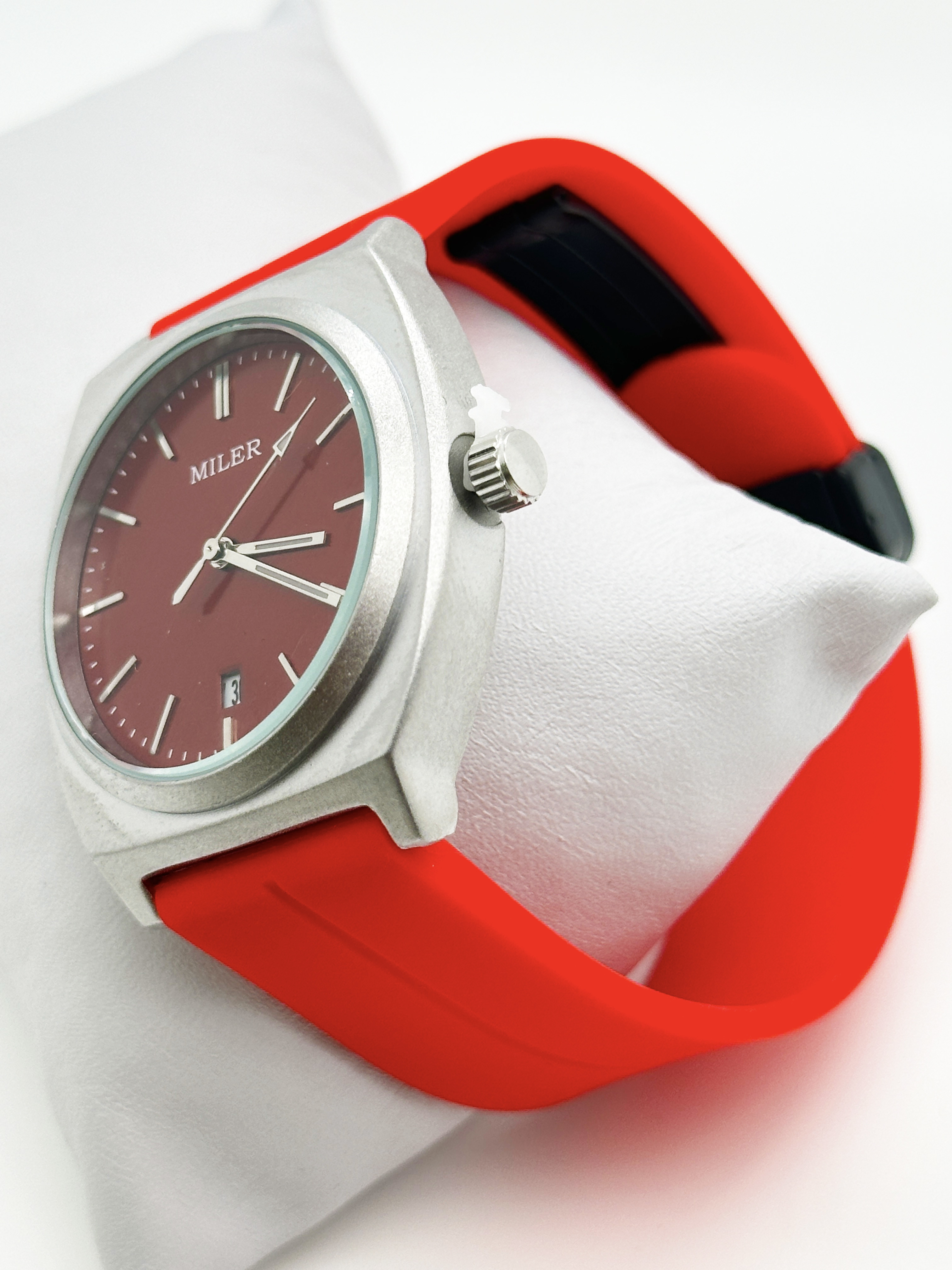 China Factory Outlet Bright Color Sporty Silicone Strap Watch With Buckle Clasp 30M Water Resistance