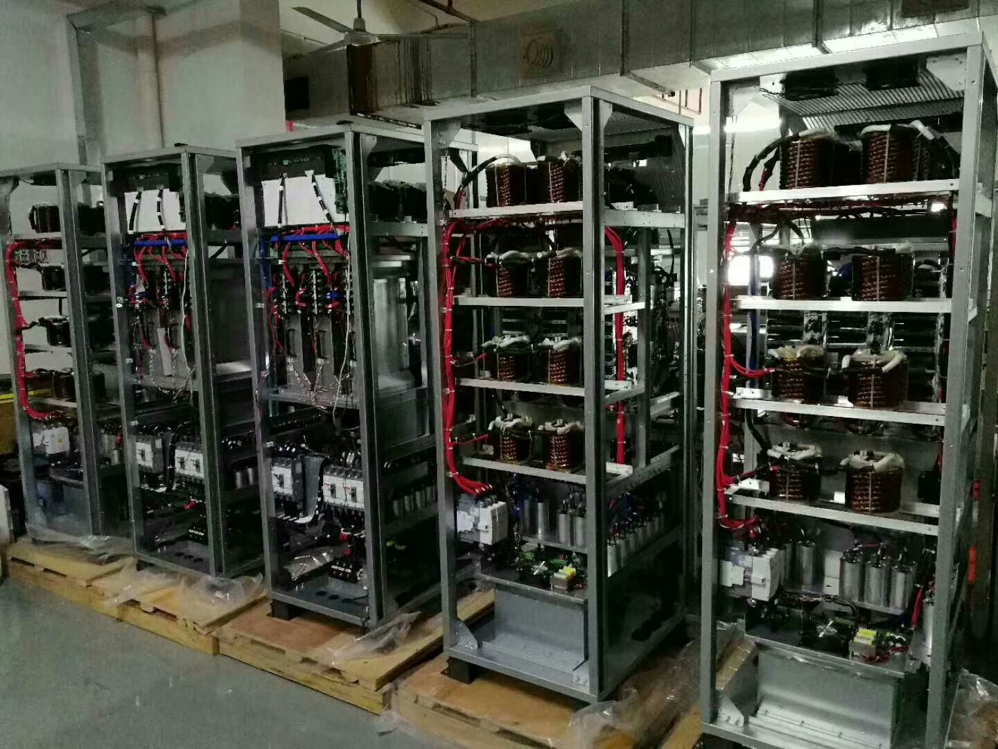 120KVA Three Phase Online UPS for Critical Servers Storage and Networking Equipment