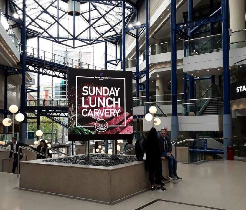 Roadside 320x320mm Outdoor Advertising Billboard IP67 Low Power Consumption