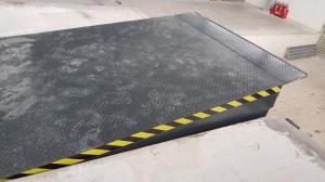 China Loading Dock Equipment Hydraulic Dock Levelers 5m Extreme Length CE Approval wholesale