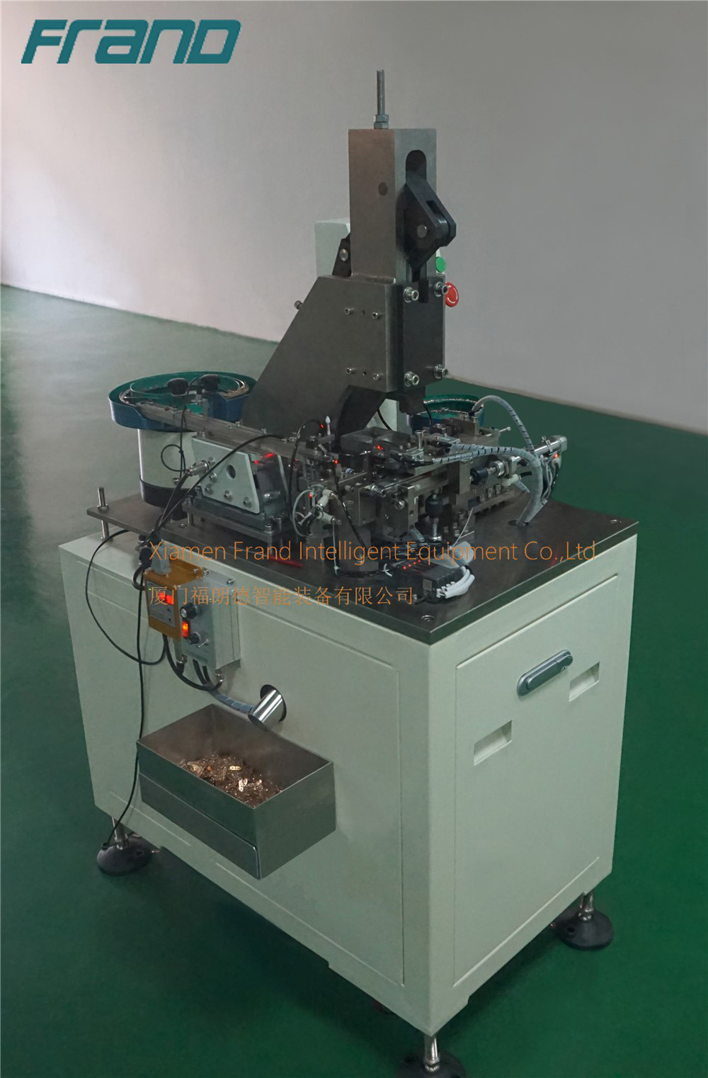 Electrical switch socket riveting machine for silver contact assembly