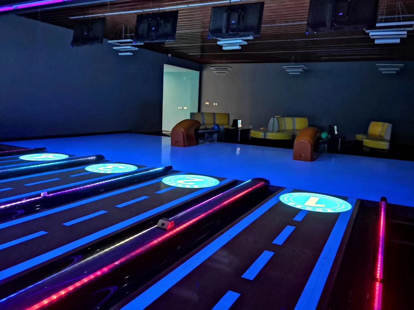Bodybuilding Fitness High Reliability Bowling Lane Easy Install Glow Pattern And Thickness