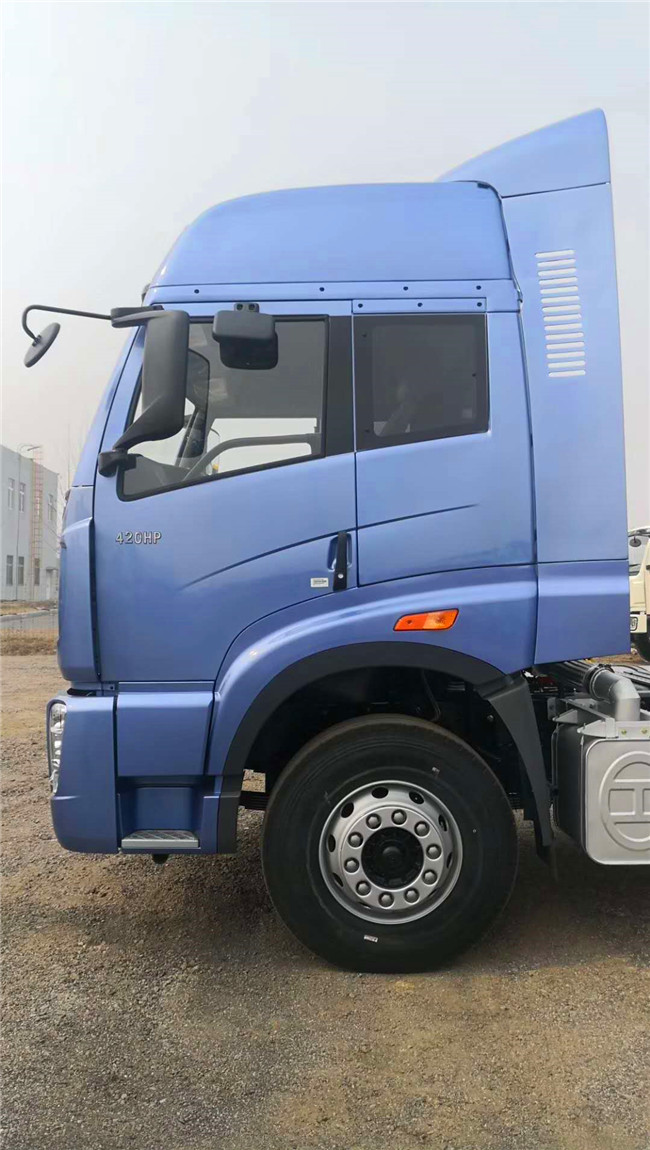 Faw Jiefang J5P Tractor Trailer Truck Manual 30 Ton / Heavy Commercial Trucks