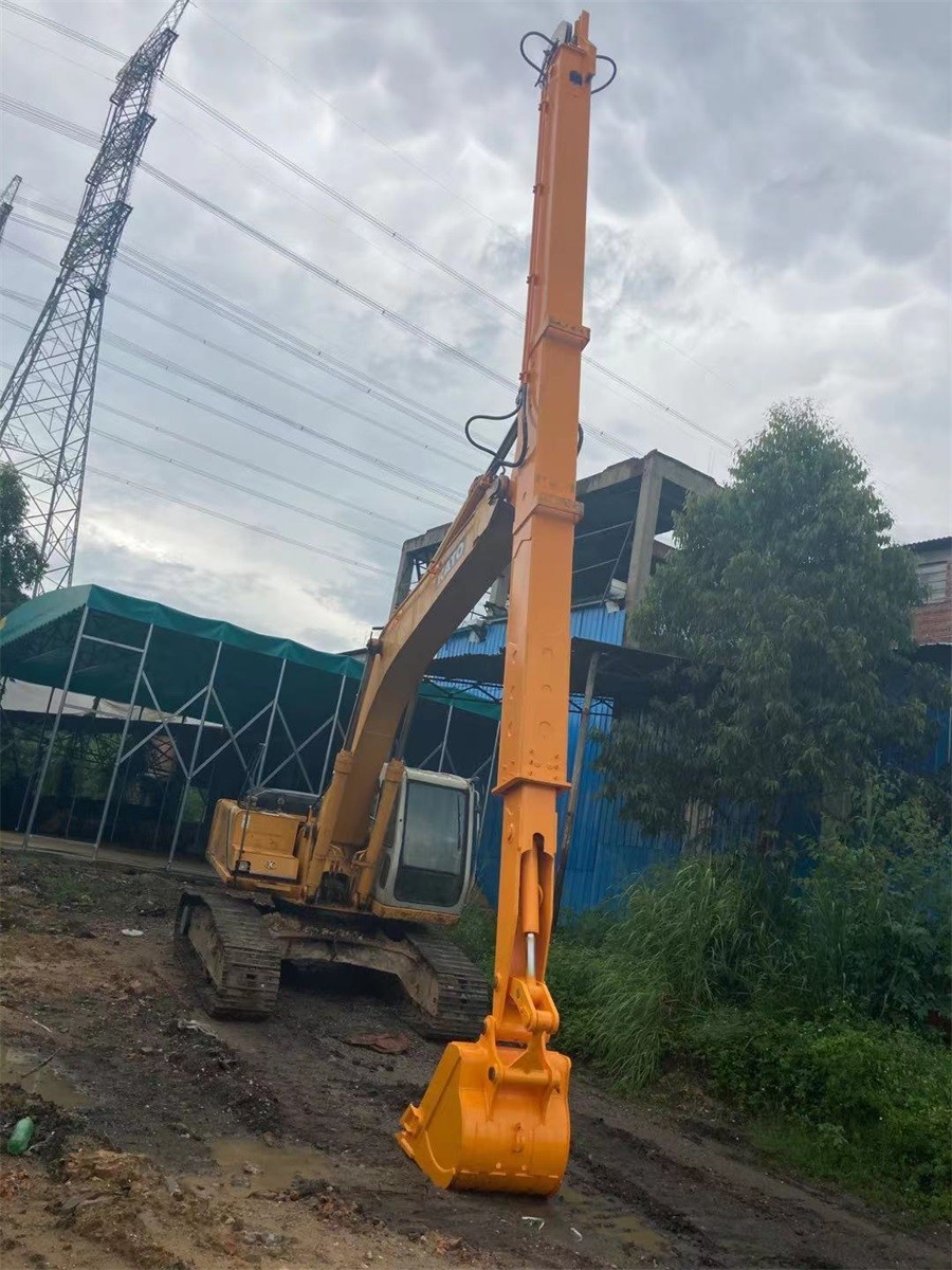 Excavator Telescopic Arm with Standard Bucket Clamshell Bucket