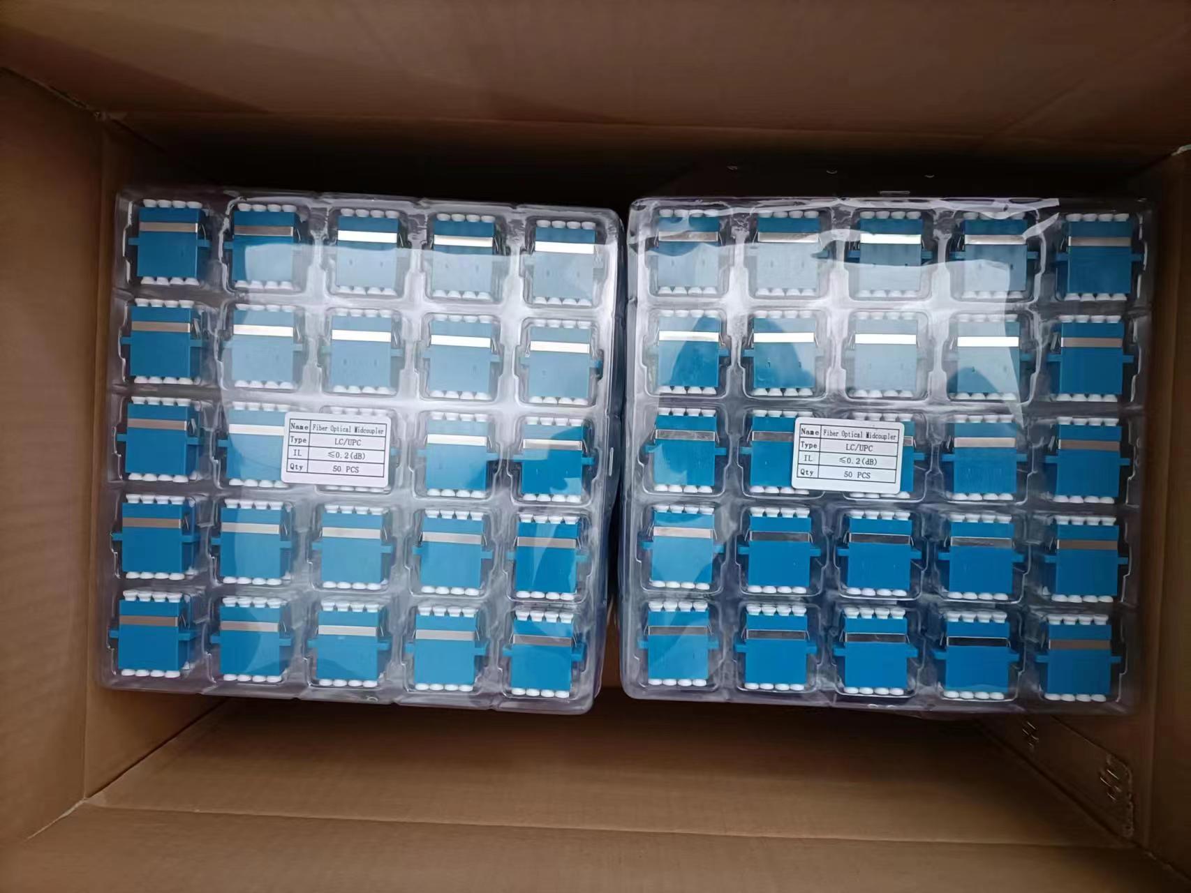 Flanged LC Quad Singlemode APC Optical Fiber Adapter with Insertion Loss≤0.3dB FTTH