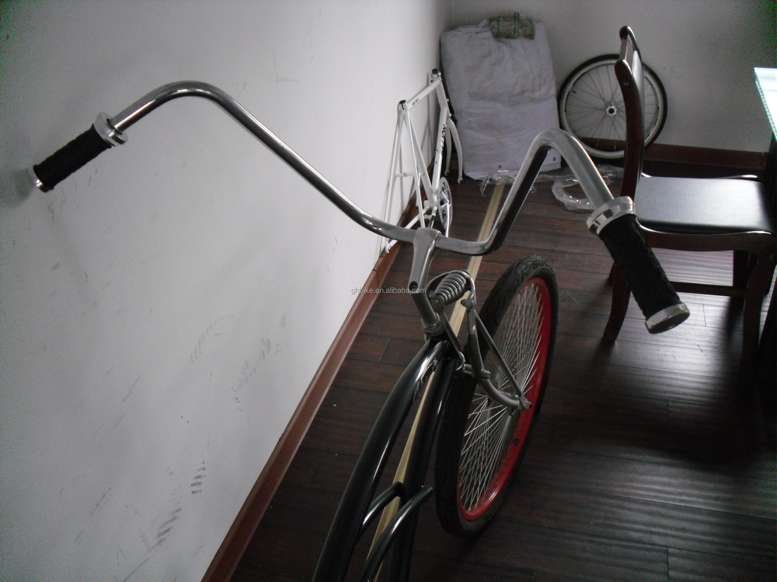 26inch Chopper Style Beach Cruiser Bicycle with Steel Fork and 150KG Load Capacity