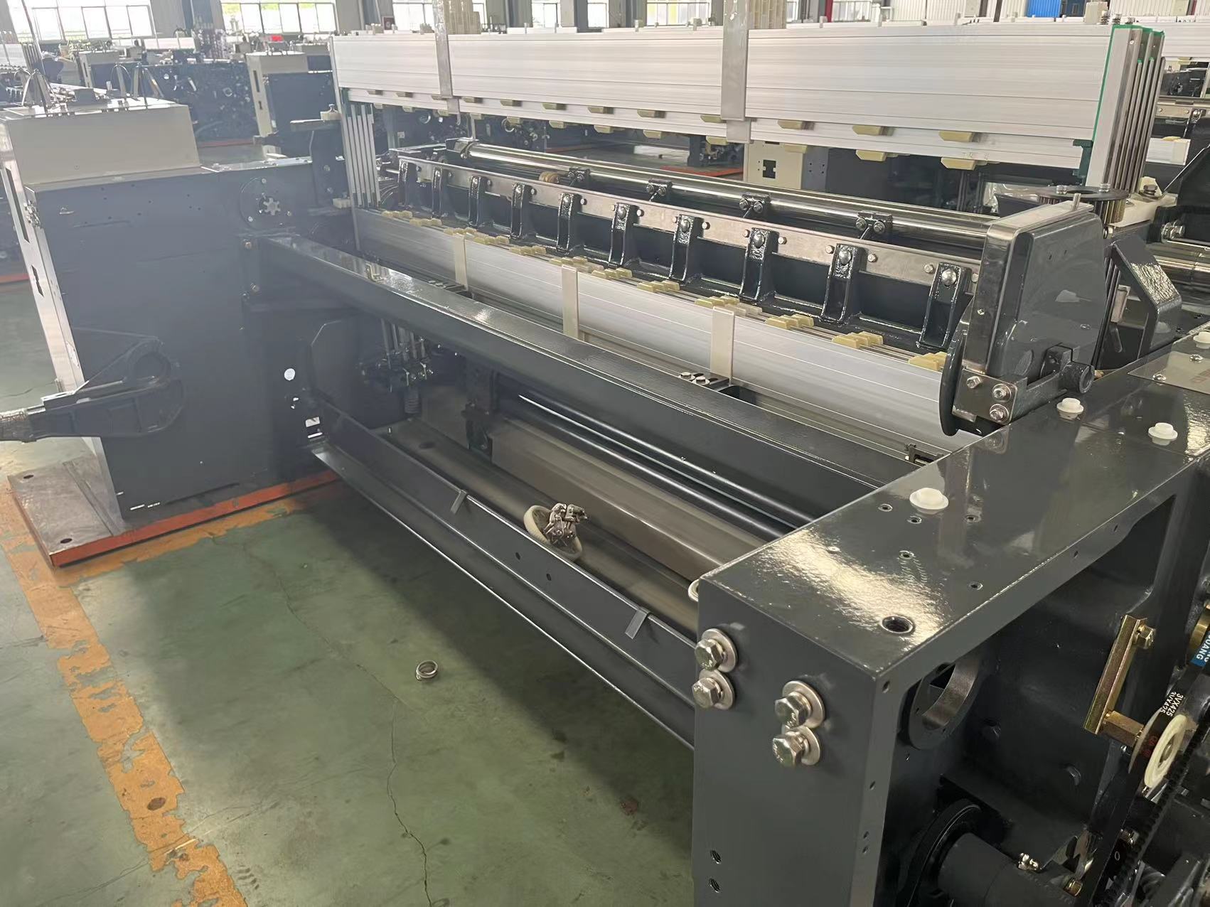 1000 RPM Water Air Jet Loom Machine Double Pump 190cm Dobby Opening Weaving