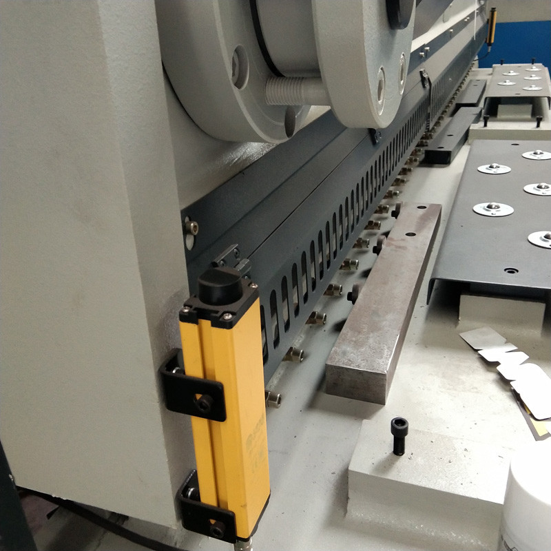 10*3200MM CNC Guillotine Shearing Machine