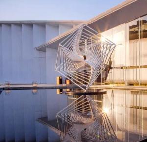 China Stainless Steel Cube Twisted Metal Sculpture Decorative Art Outdoor wholesale