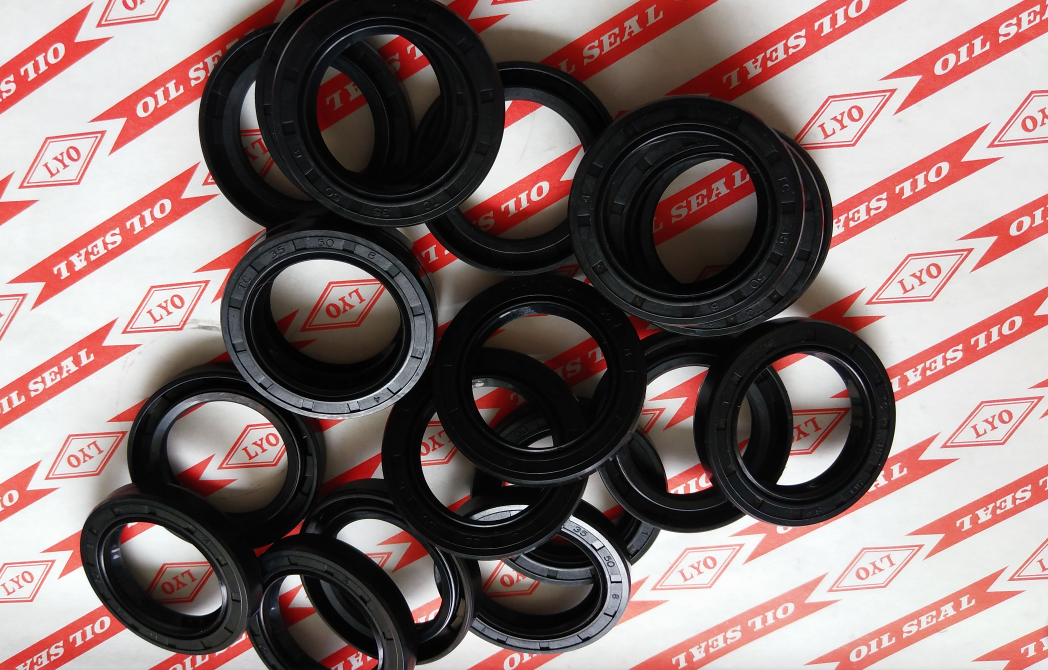TC framework oil seal,model 35*50*8,NBR material,color is generally biack and brown.