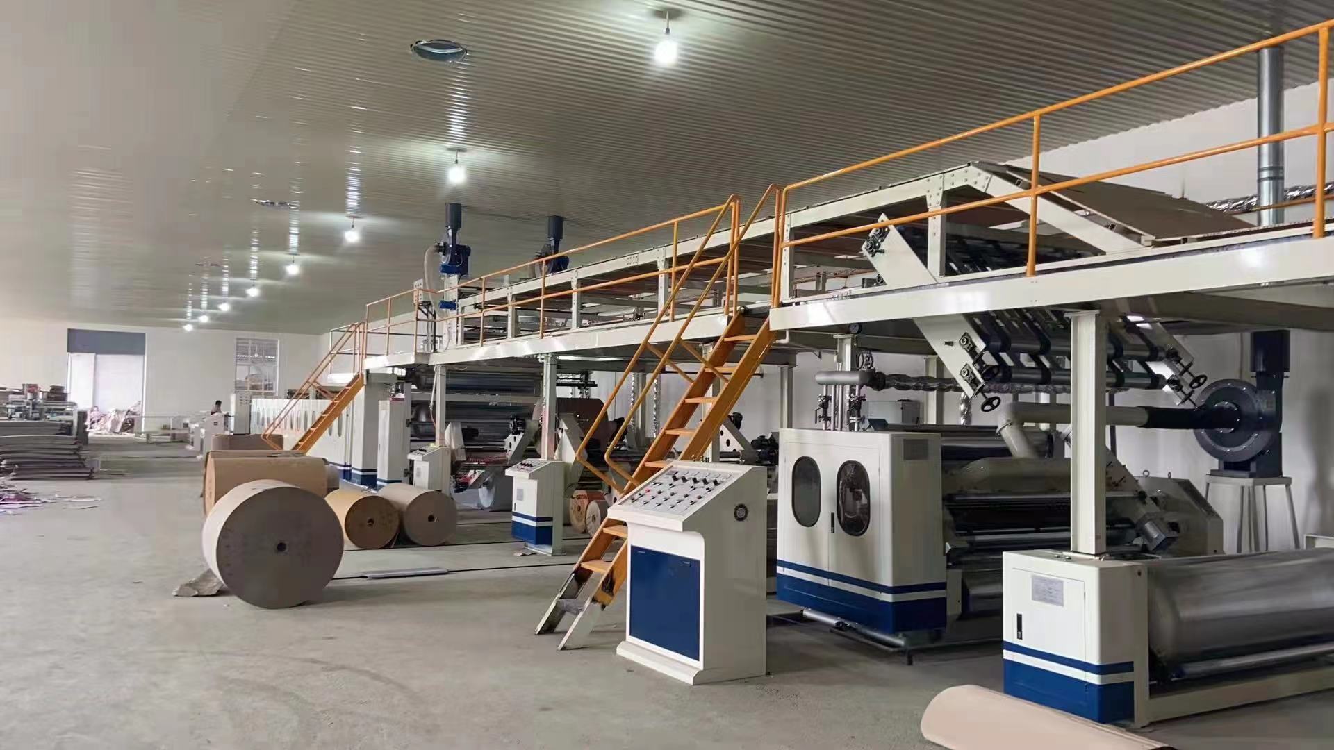 High Speed 3 Layer Corrugated Cardboard Production Line 4500 KG ±1mm Cutting Accuracy