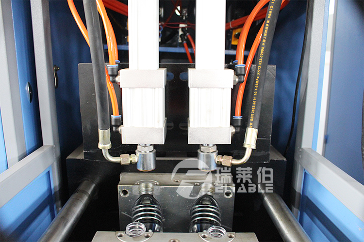 CE Standard Semi Automatic Blow Moulding Machine 800 - 1000 BPH Capacity