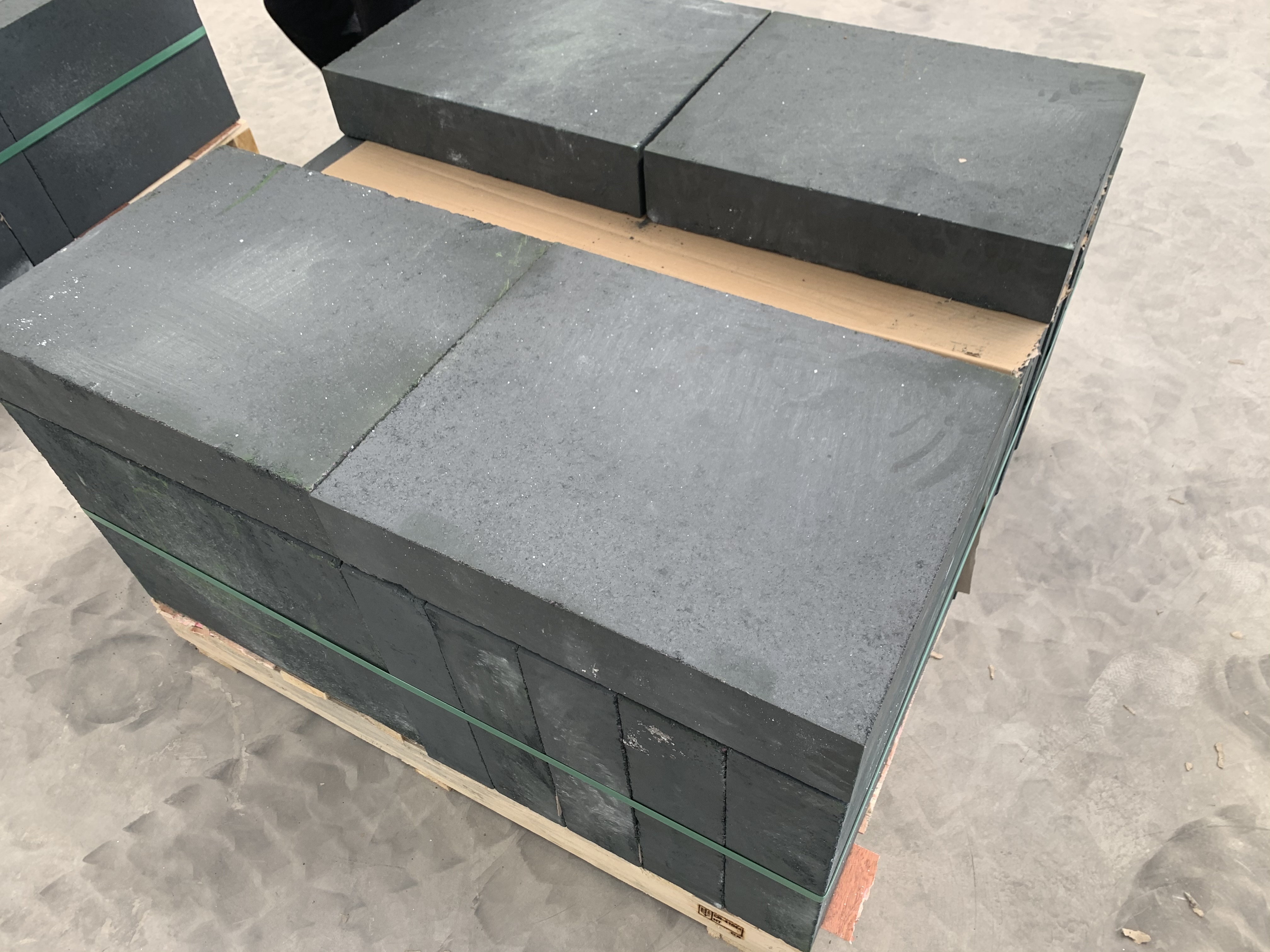 60-80% Al2O3 Content High Temperature Chrome Corundum Fire Refractory Checkers Brick for Glass Furnace