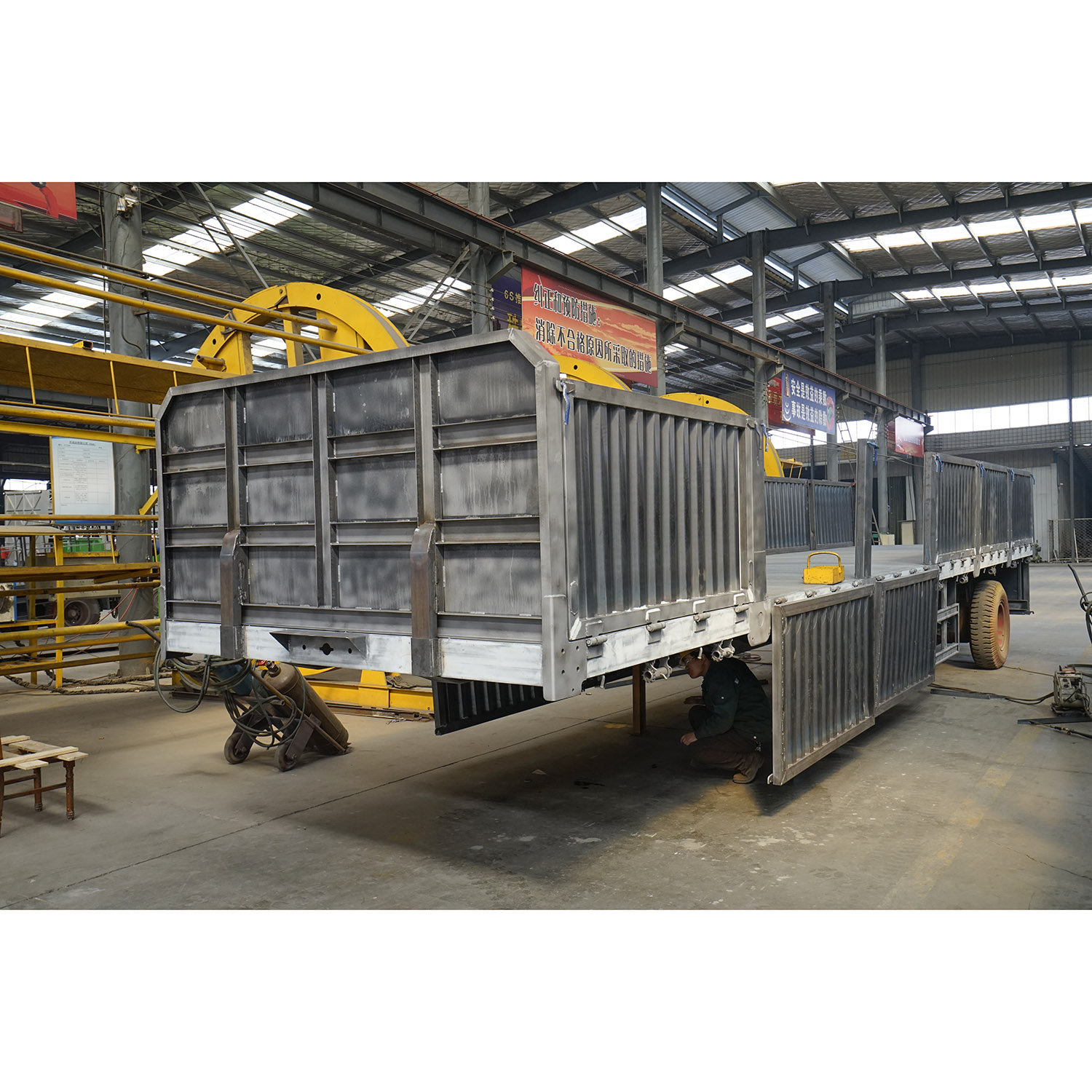 3 * 13ton Capacity Side Wall Flatbed Truck Semi Trailer 40T 3 Axles Cargo Transporting