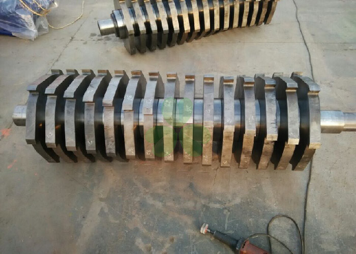 Plastic Bottles Double Shaft Shredder Machine With 26PCS Knives High Output