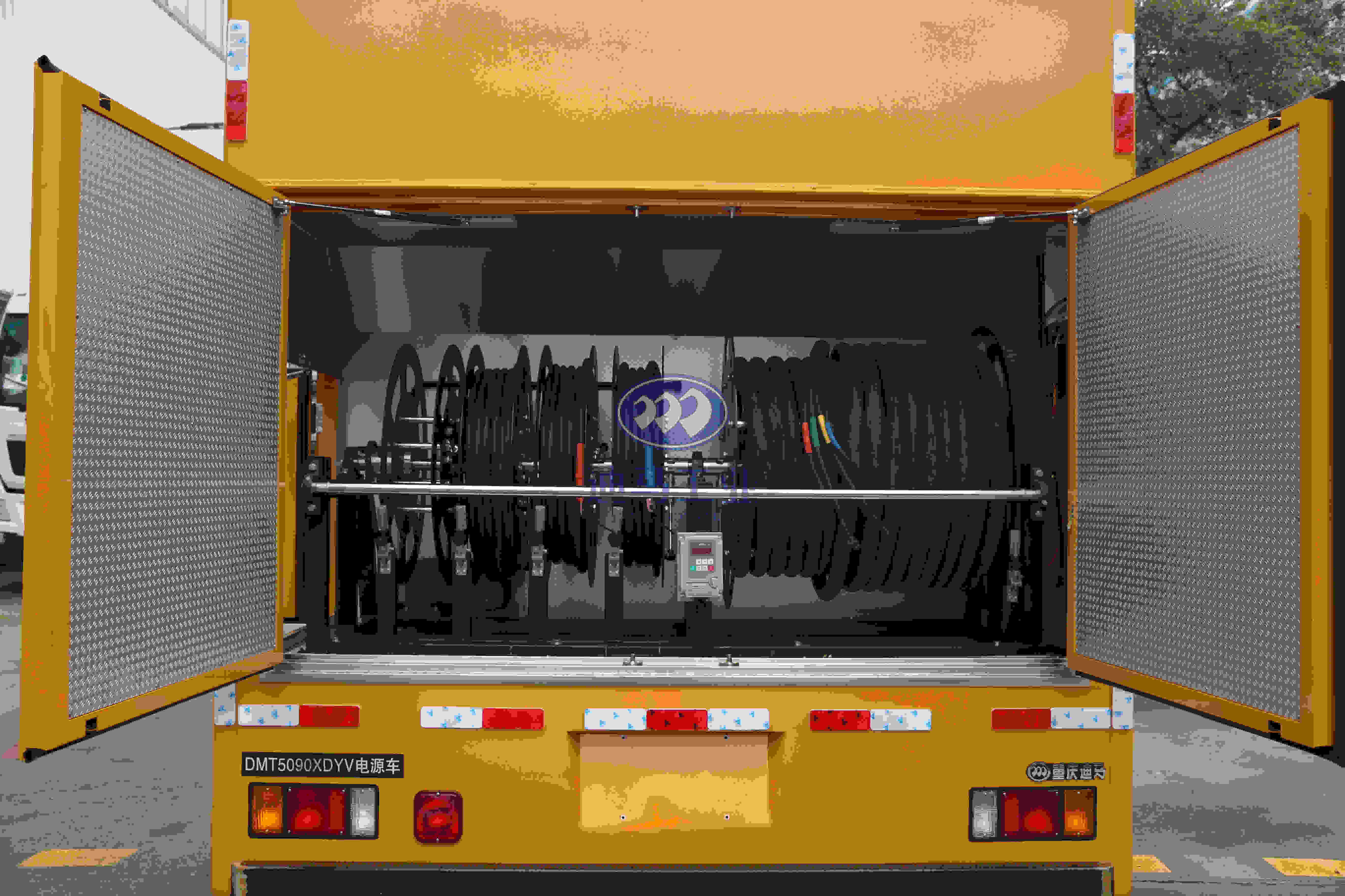 80KW 5000mm Wheelbase 6.8L Diesel Emergency Vehicle