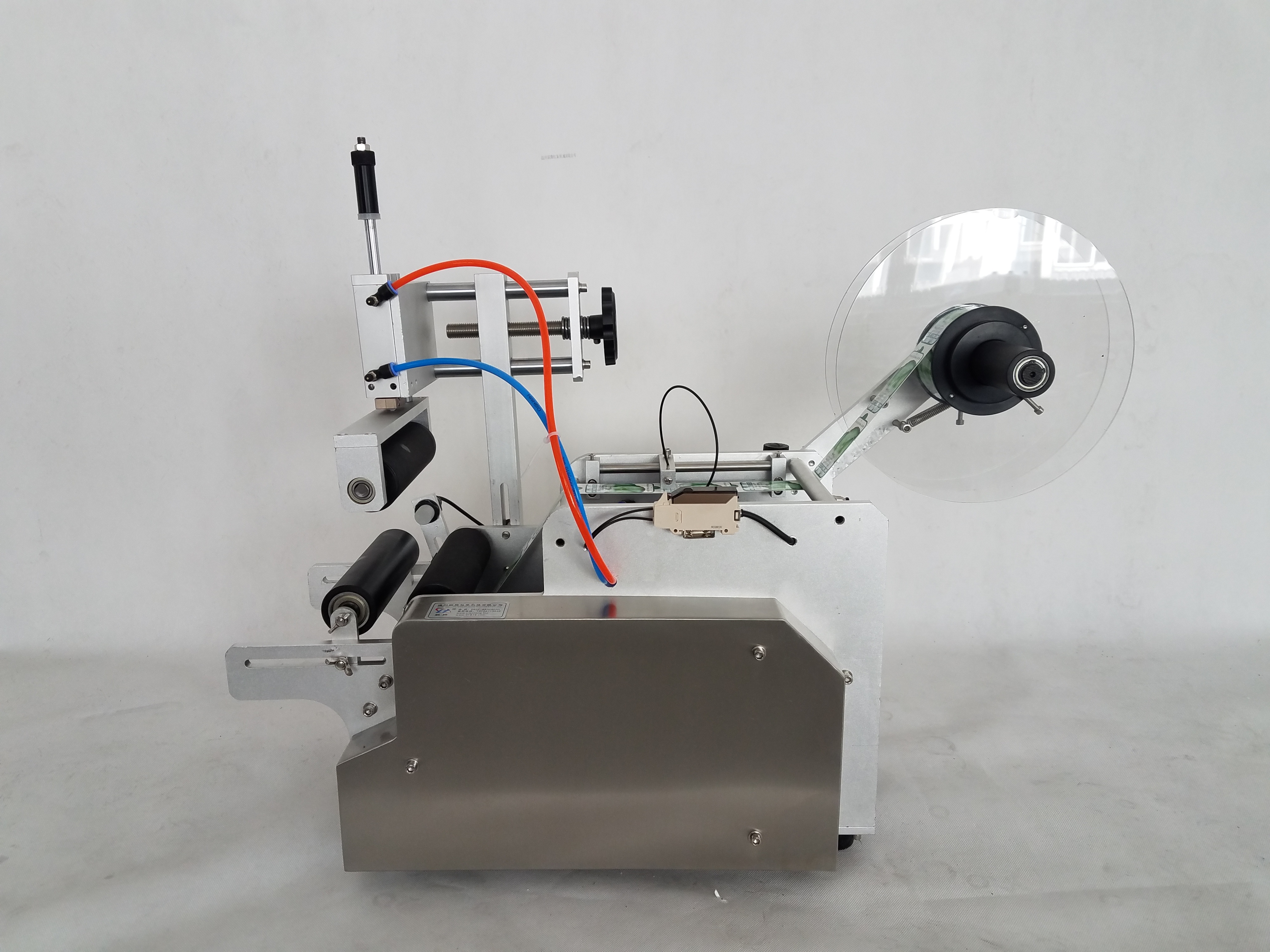 Desktop Adhesive Sticker Semi Automatic Bottle Label Applicator Pneumatic Type