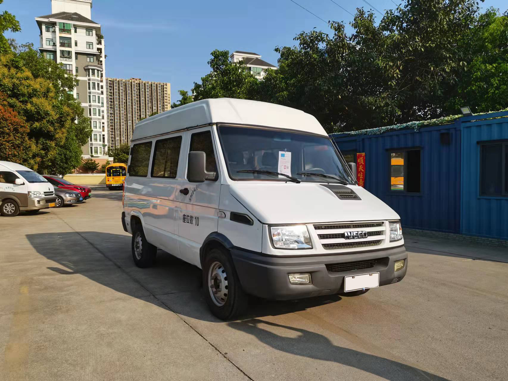 Iveco Yellow Card Used 10 Passenger Vans , Used 10 Seater Minibus For Sale