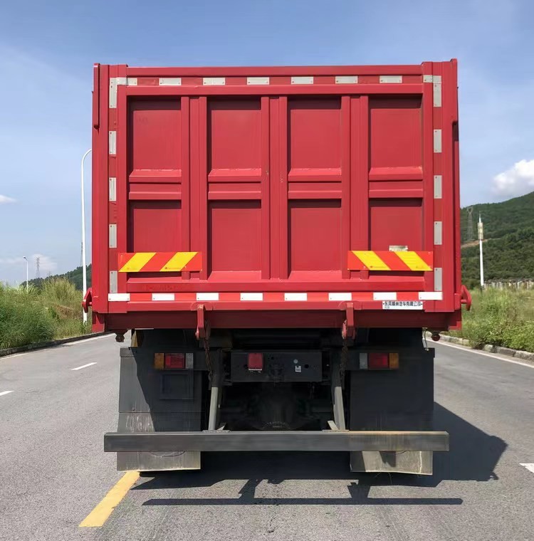 Three Axle Diesel 3 Seater Dump Cargo Truck Rear Drive 6×4 Manual Transmission