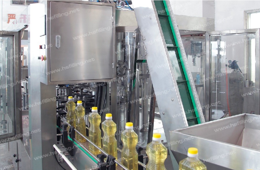 Plastic PET Bottle SS304 Automatic Oil Filling Machine 18000bph