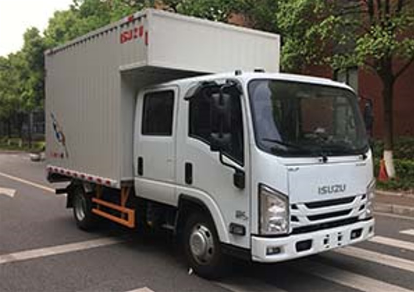 5 Seater Insulated Truck 126hp Isuzu Delivery Van Manual Transmission High Cabin