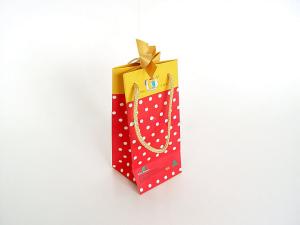 China OEM Colored Wrapping Gift Paper Carrier Bags wholesale