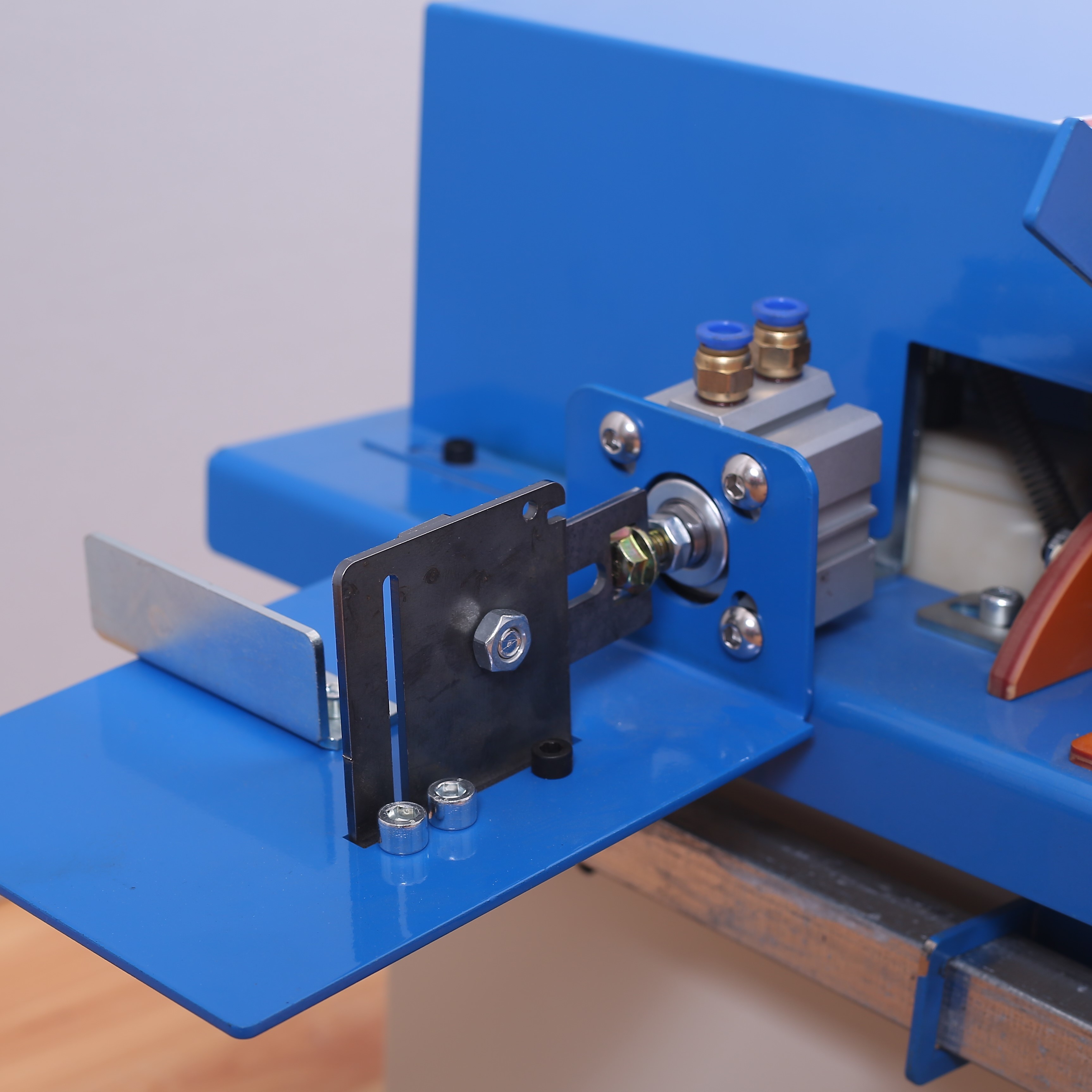 1.6kw Manual Curved Edge Banding Machine For Trimming Wood
