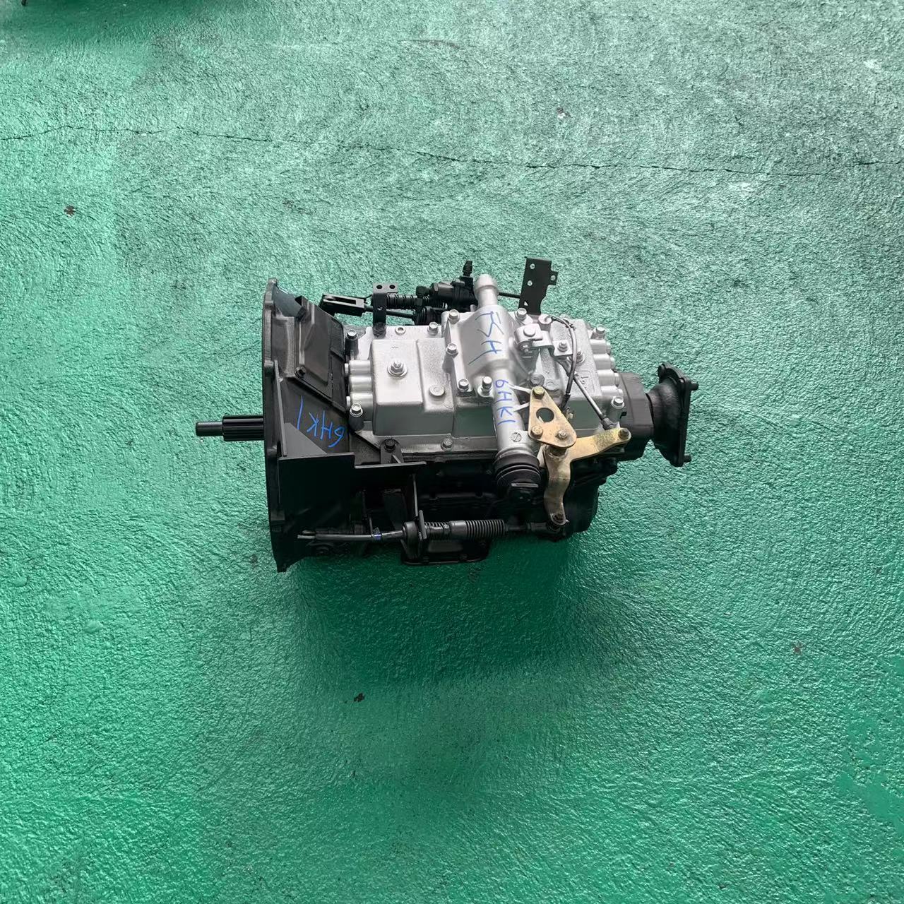 6HK1 Used Gearbox for Isuzu 5 Speed 4x2 from 2.0L Displacement Year 1993-2003