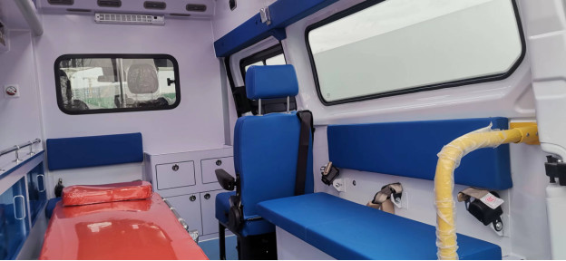 White Ford Transit Ambulance 8 Seaters Gasoline Medical Ambulance