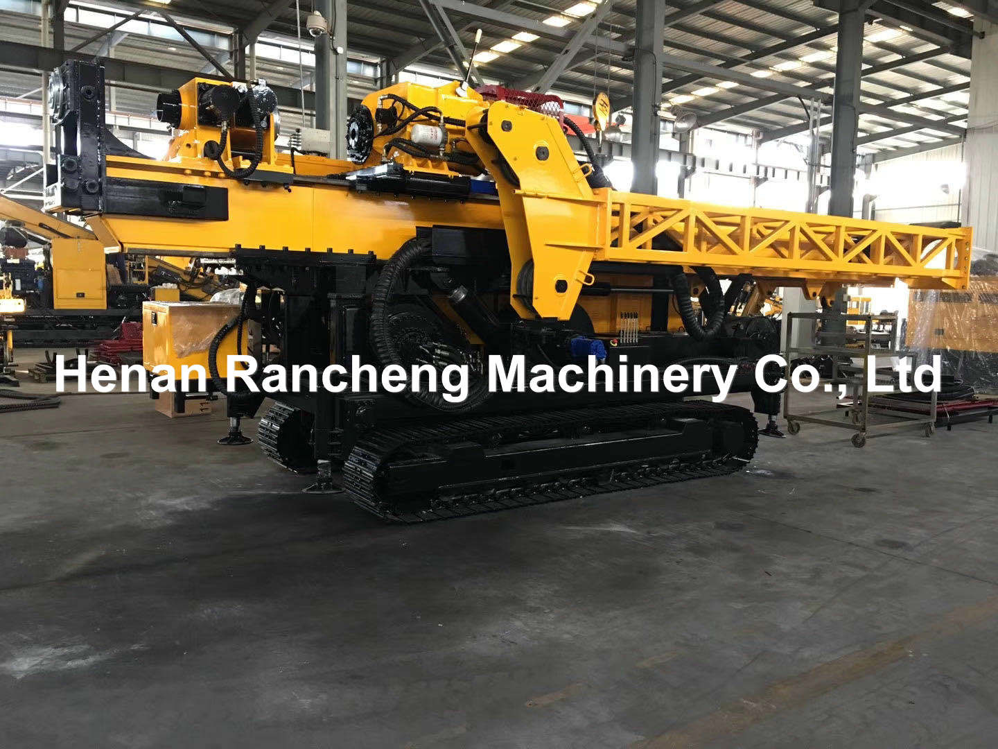 Crawler Mounted Core Drilling Machine 1700m - 3000m Depth 370HP Diesel Engine