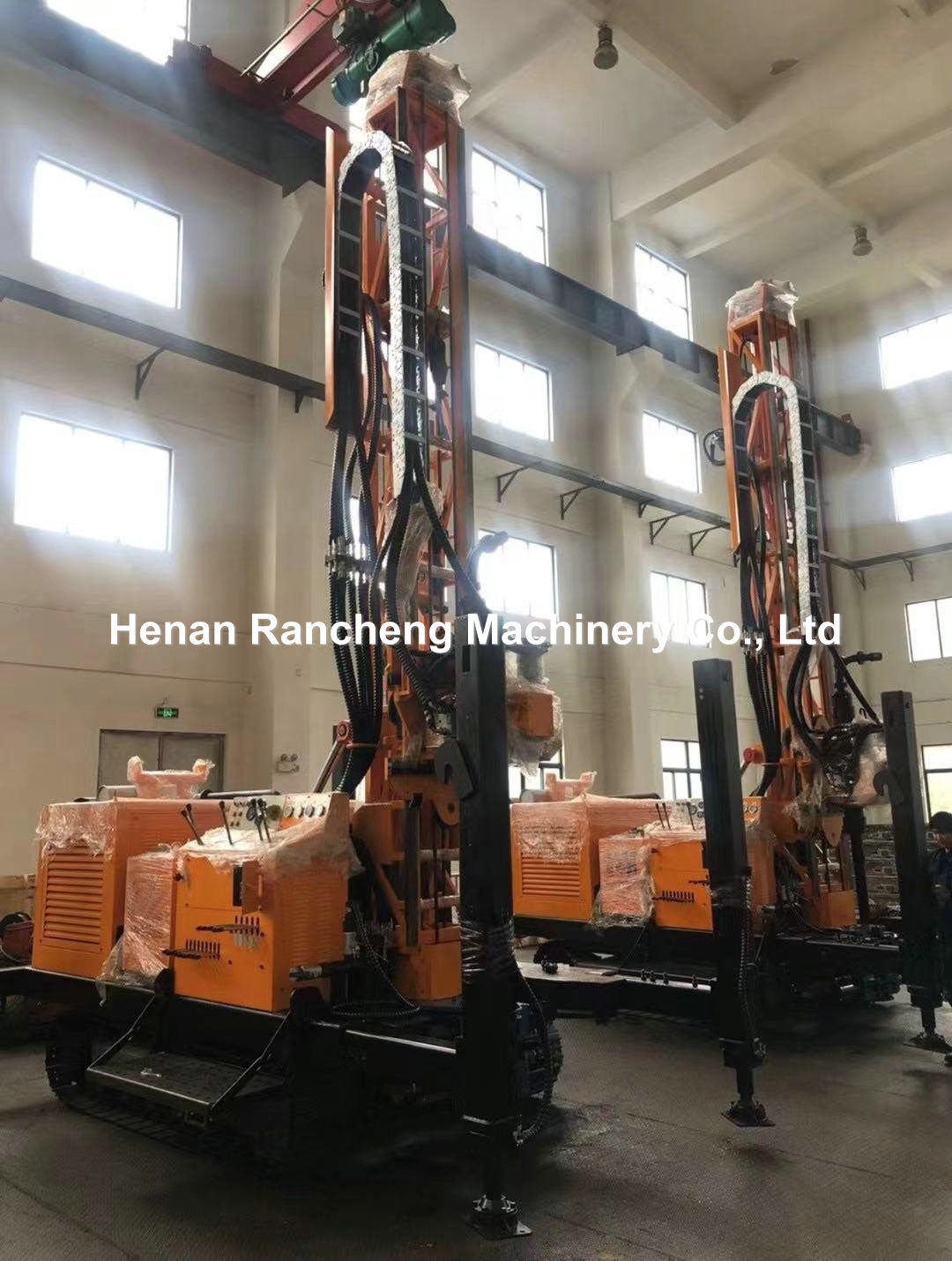 132KW Hydraulic Crawler RC Drilling Rig 300m Drill Depth 2km/h Walk Speed