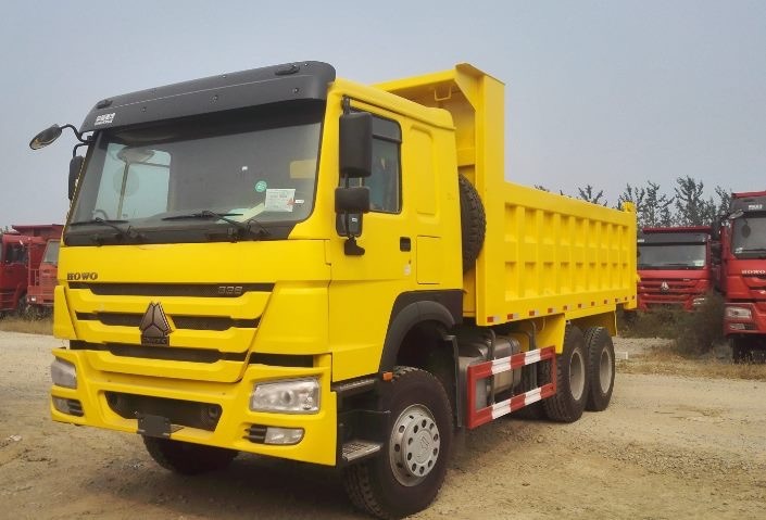 Low Price Widely Used HOWO 375HP 50ton Truck Dimensions 12 Tyres Tipper Truck for Sale