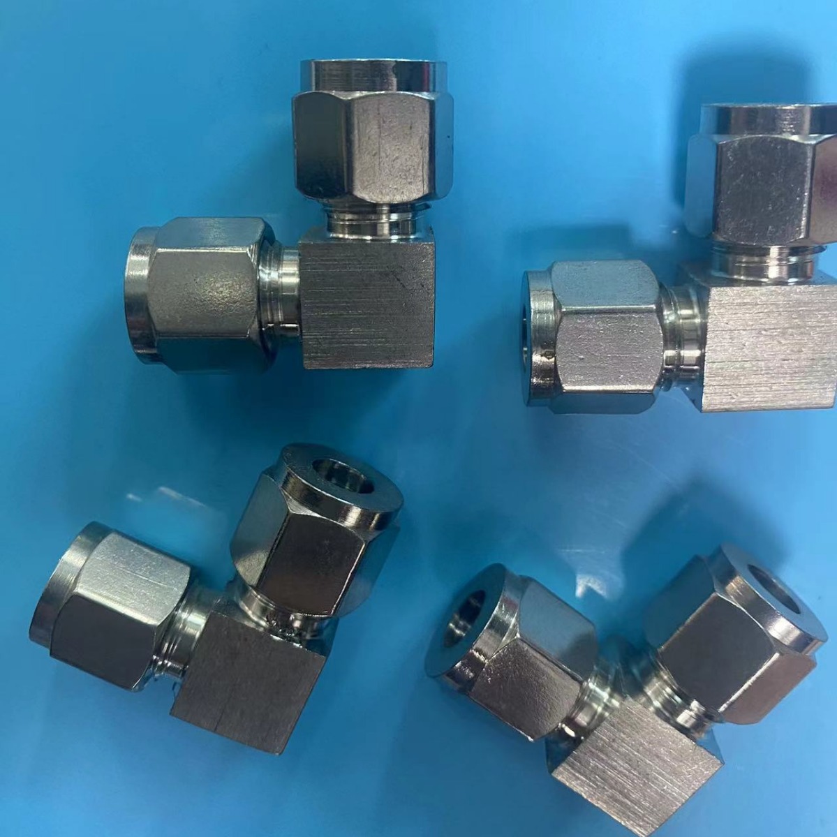 304/316 Stainless Steel Double Ferrule Compression Tube Fittings Elbow for Liquid Medium 1 Piece MOQ Customized Color