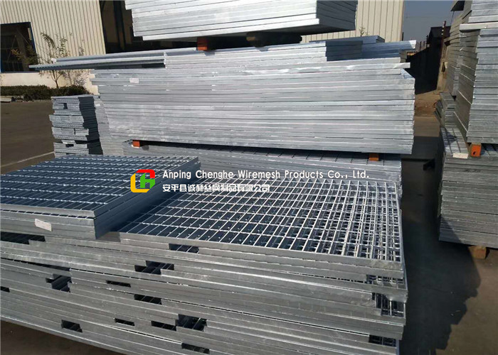 30 X 4 Serrated Bar Grating Stair Treads Skid Proof Beautiful Surface