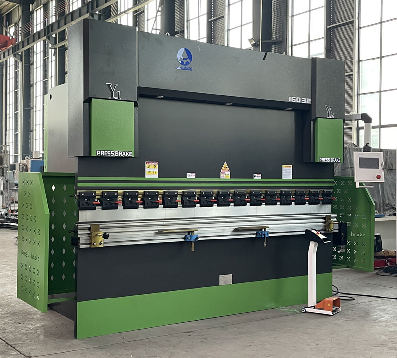 160T3200MM Customized Tp10s Controller CNC Hydraulic Press Bending Brake Machine on sale