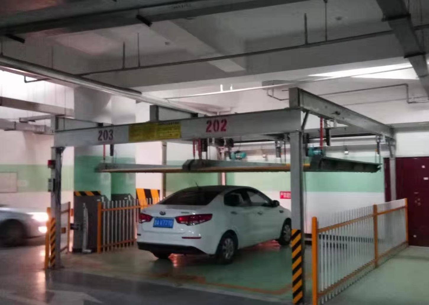 Galvanized Steel Car Park Structures , Q235 / Q345 Steel Multi Level Car Parking