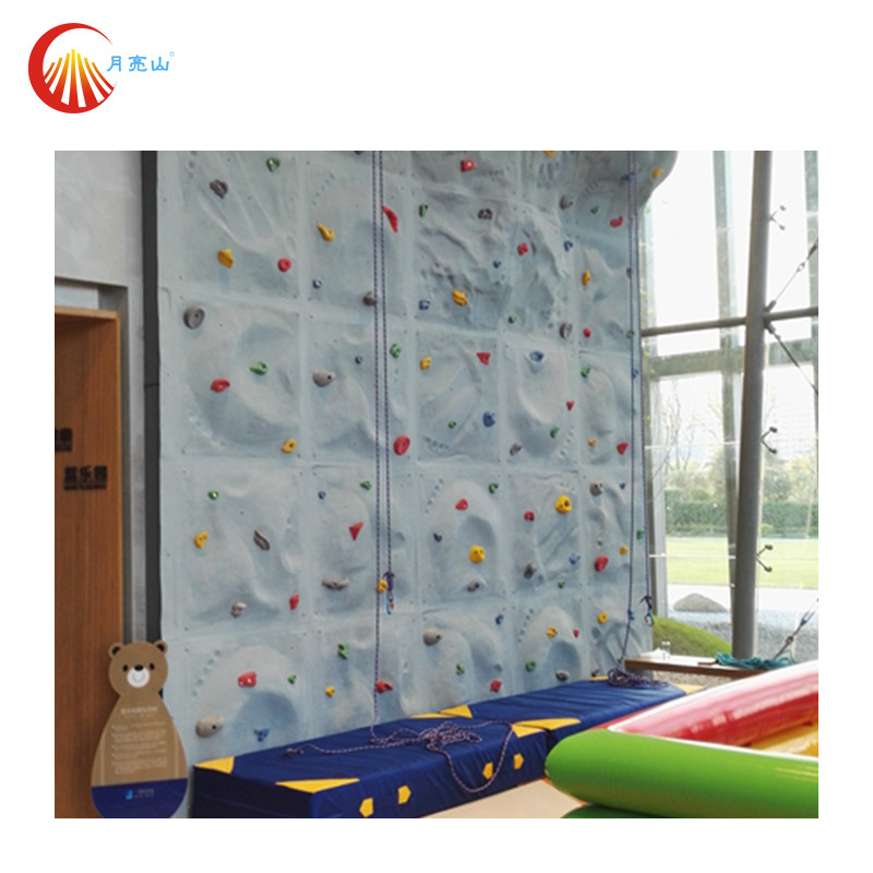School Park Outdoor Climbing Wall Anti UV Custom Dimension Pattern