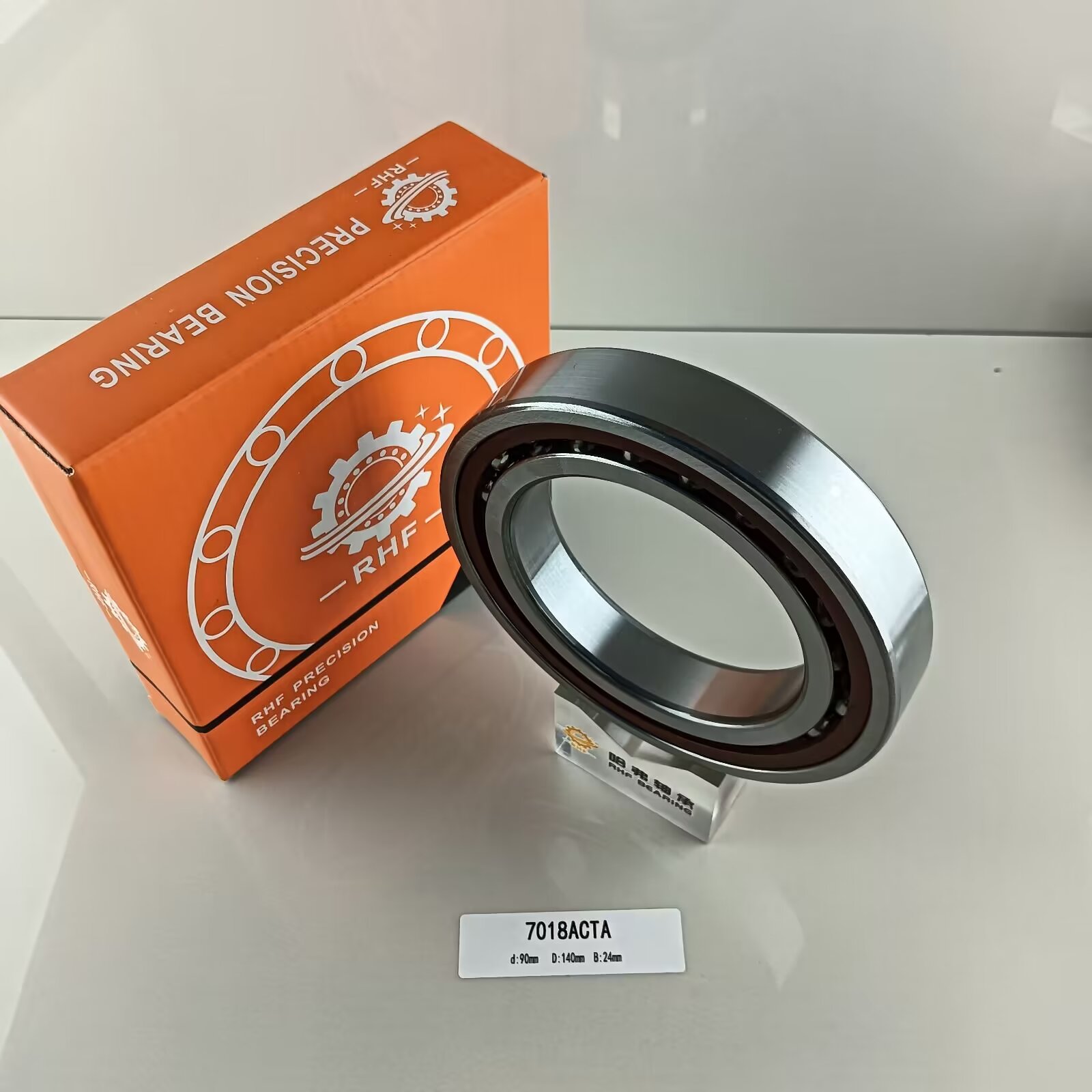 46118 Single Row 90*140*24mm Angular Contact Ball Bearing 7018AC with Radial Bearing