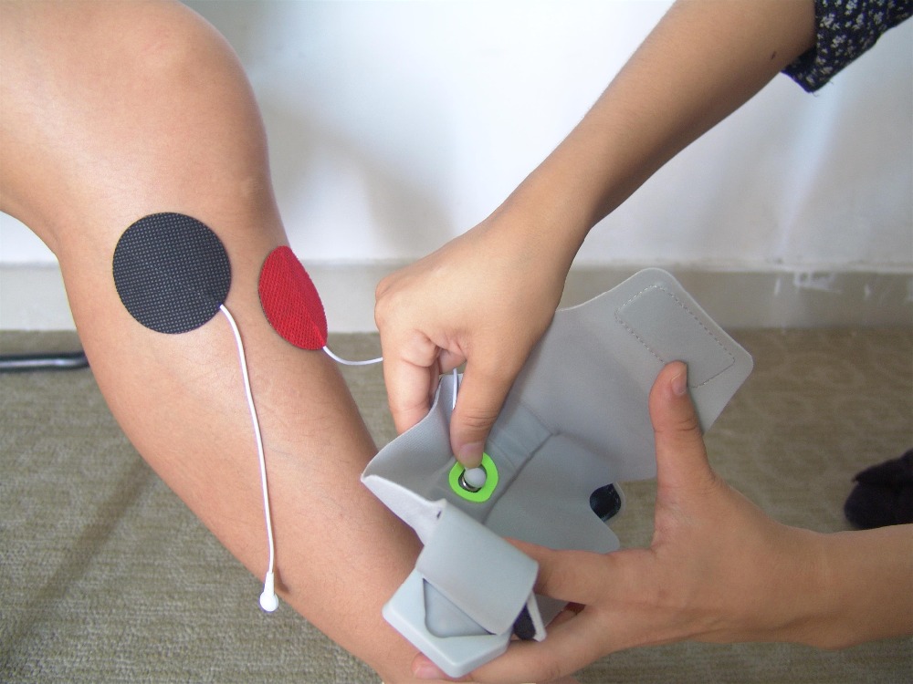 Light weight FES drop foot treatment stimulator for foot drop