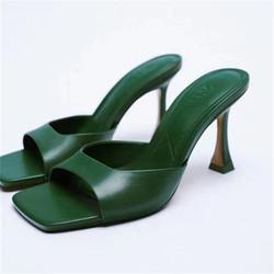 China Knee High Womens Chelsea Boots With Zipper Closure Synthetic Material wholesale