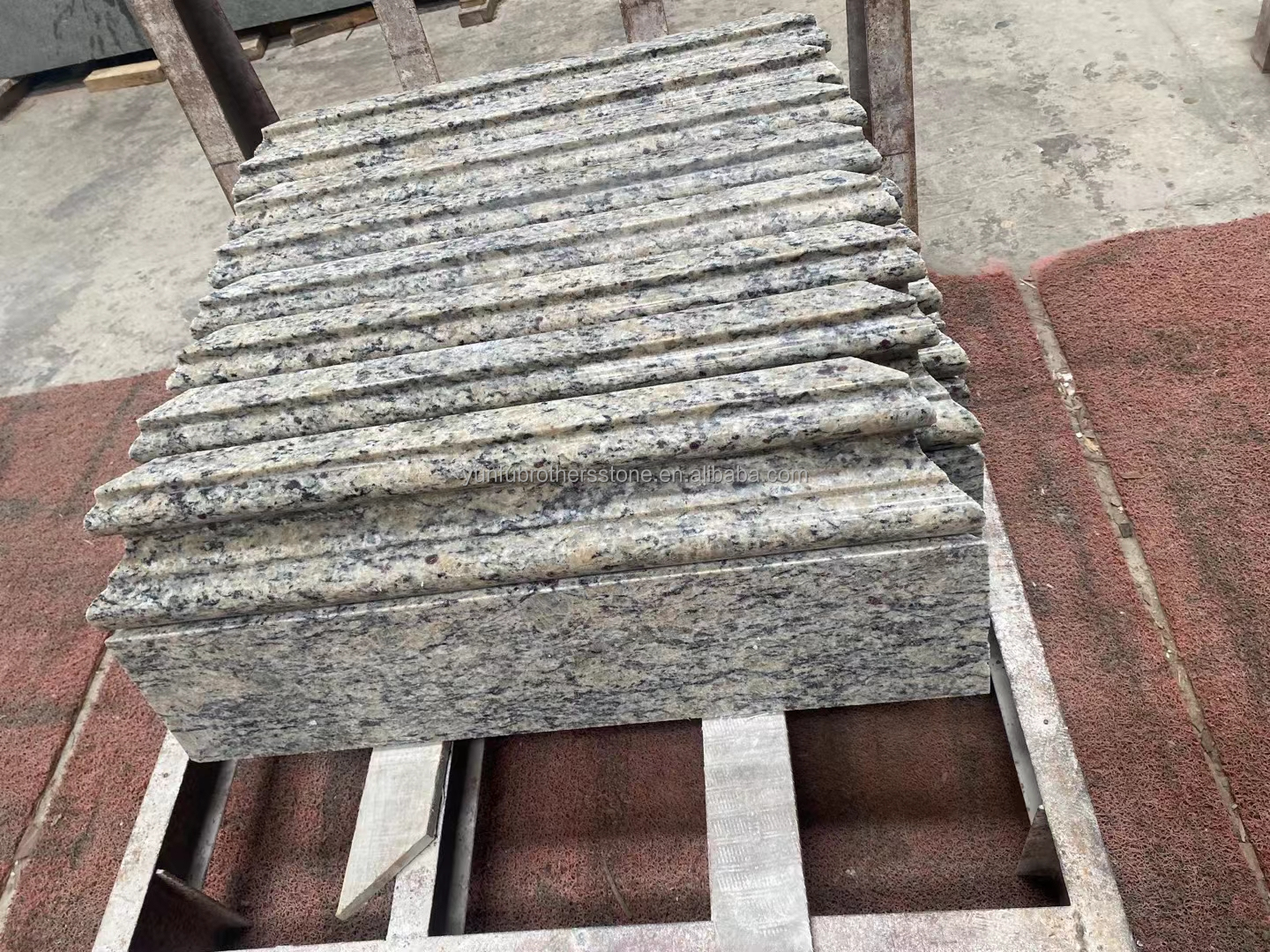 Modern Style Brazilian Gialo Cicita Santa Granite Slabs for Villa and Hotel Design