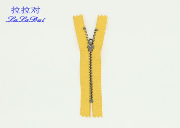 Normal Brass Teeth 7 Inch Jeans Metal Zipper Red Polyester Tape Semi - Lock
