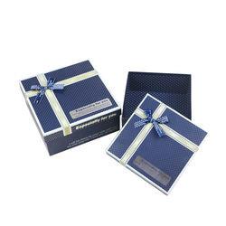 China Cardboard Luxury Cosmetics Packaging Box Texture Paper for Perfume wholesale