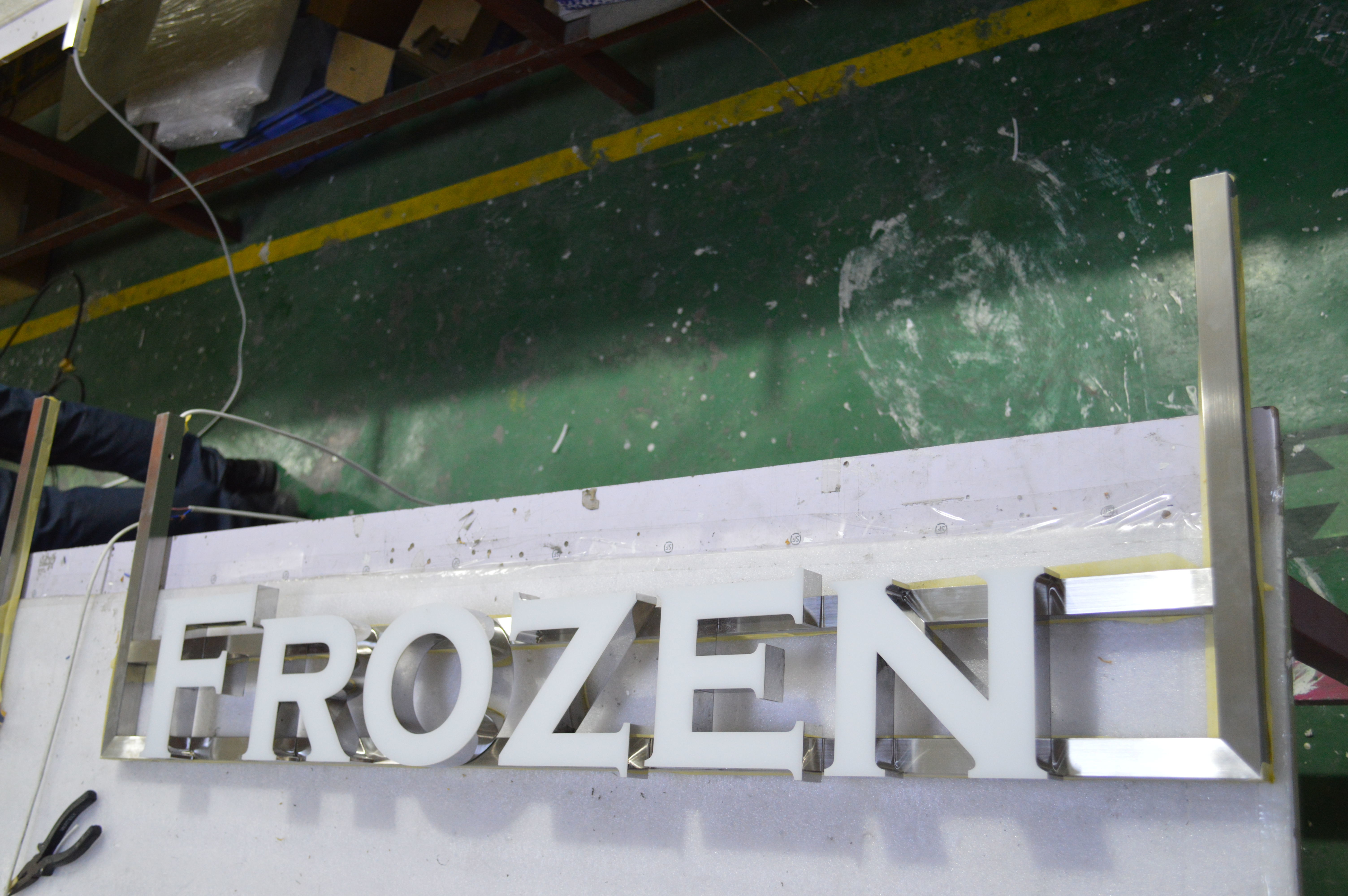 UL RoHs Custom Acrylic Business Sign Hanging / Free Standing