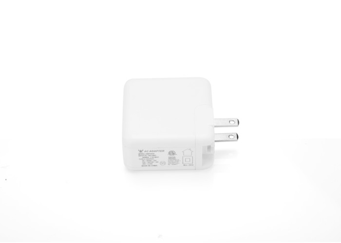 15W Universal USB Power Adapter 90g Universal Travel Adapter