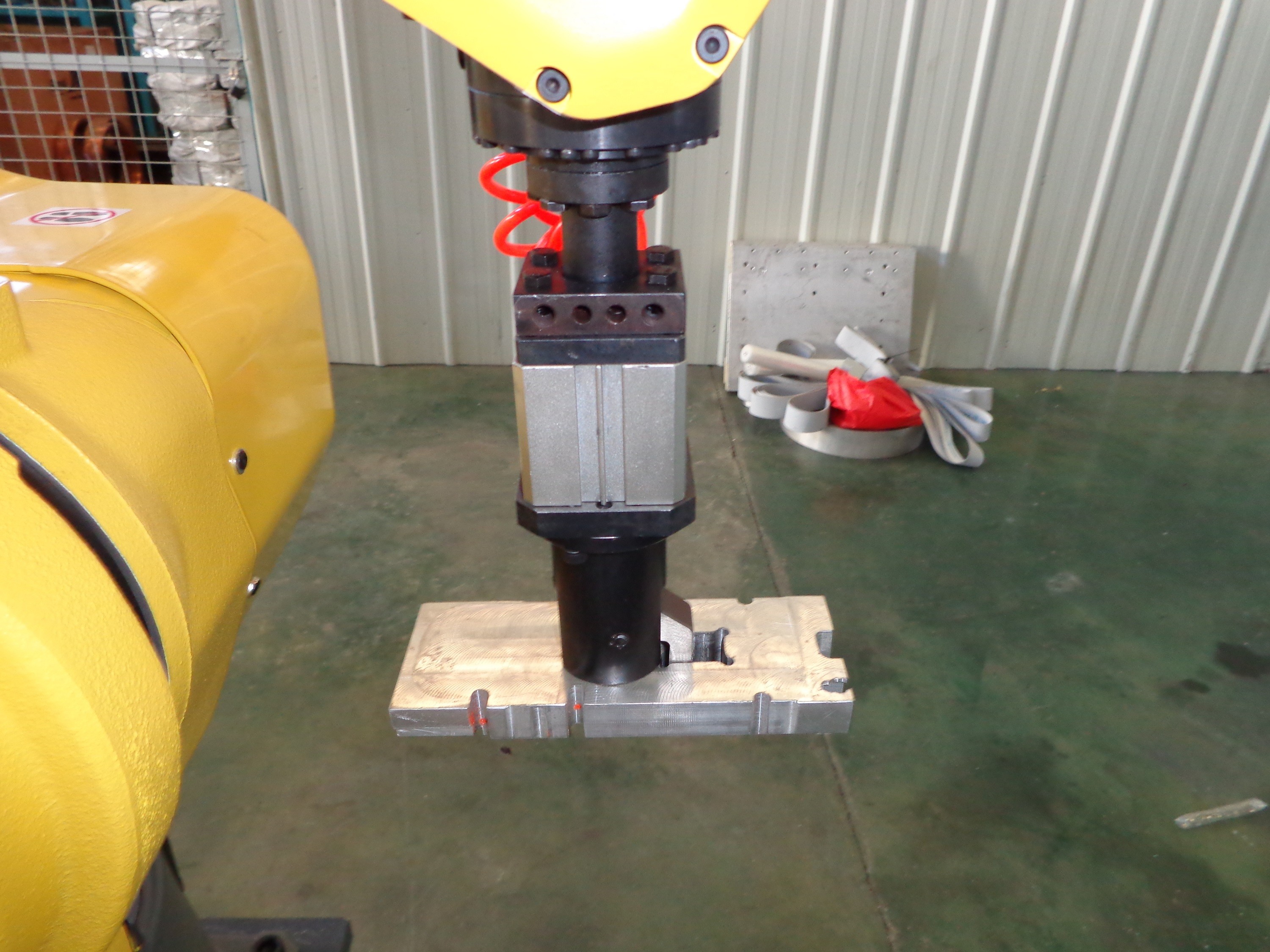 Faucet Handle Metal Surface Grinding/Polishing/Peeling/Milling Machine for Sanitary Ware Factory