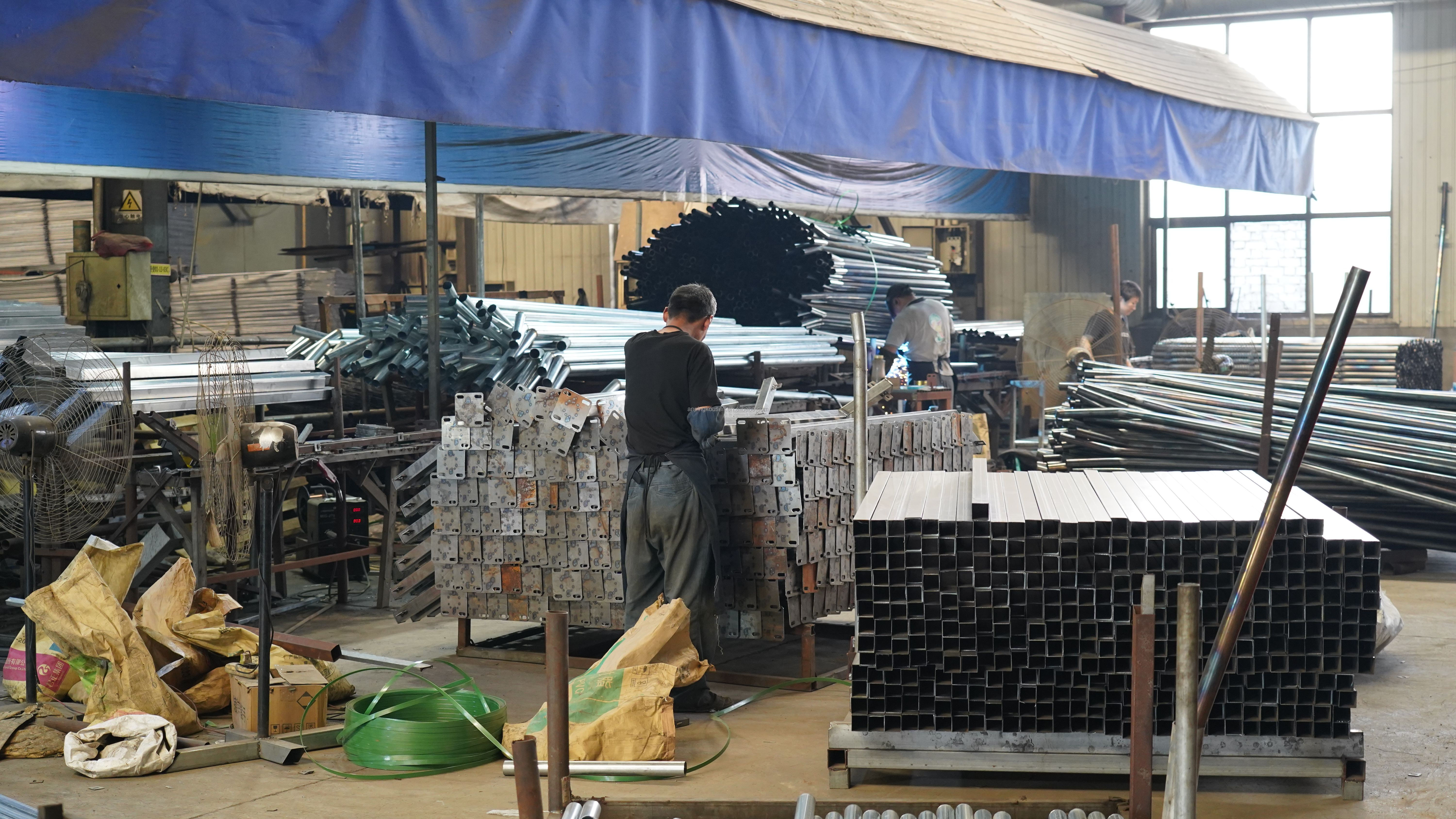 Outdoor Triangle Welded Mesh 3D Fence Galvanized Fence for Highway 830mm-2530mm Height