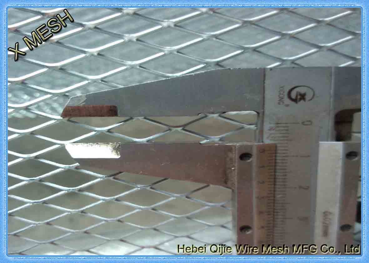 Flattened Heavy Gauge Expanded Metal Mesh Fabric Raised Surface 1.2x2.4 M Size